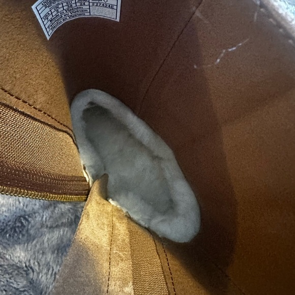 UGG Classic Twin Seam Platform Boot - Picture 9 of 14